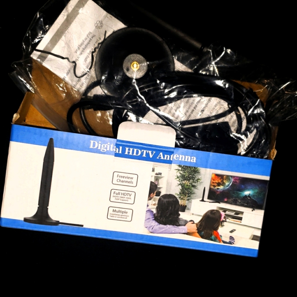 BRAND NEW Amplified HD Digital TV Antenna, 200+Miles long